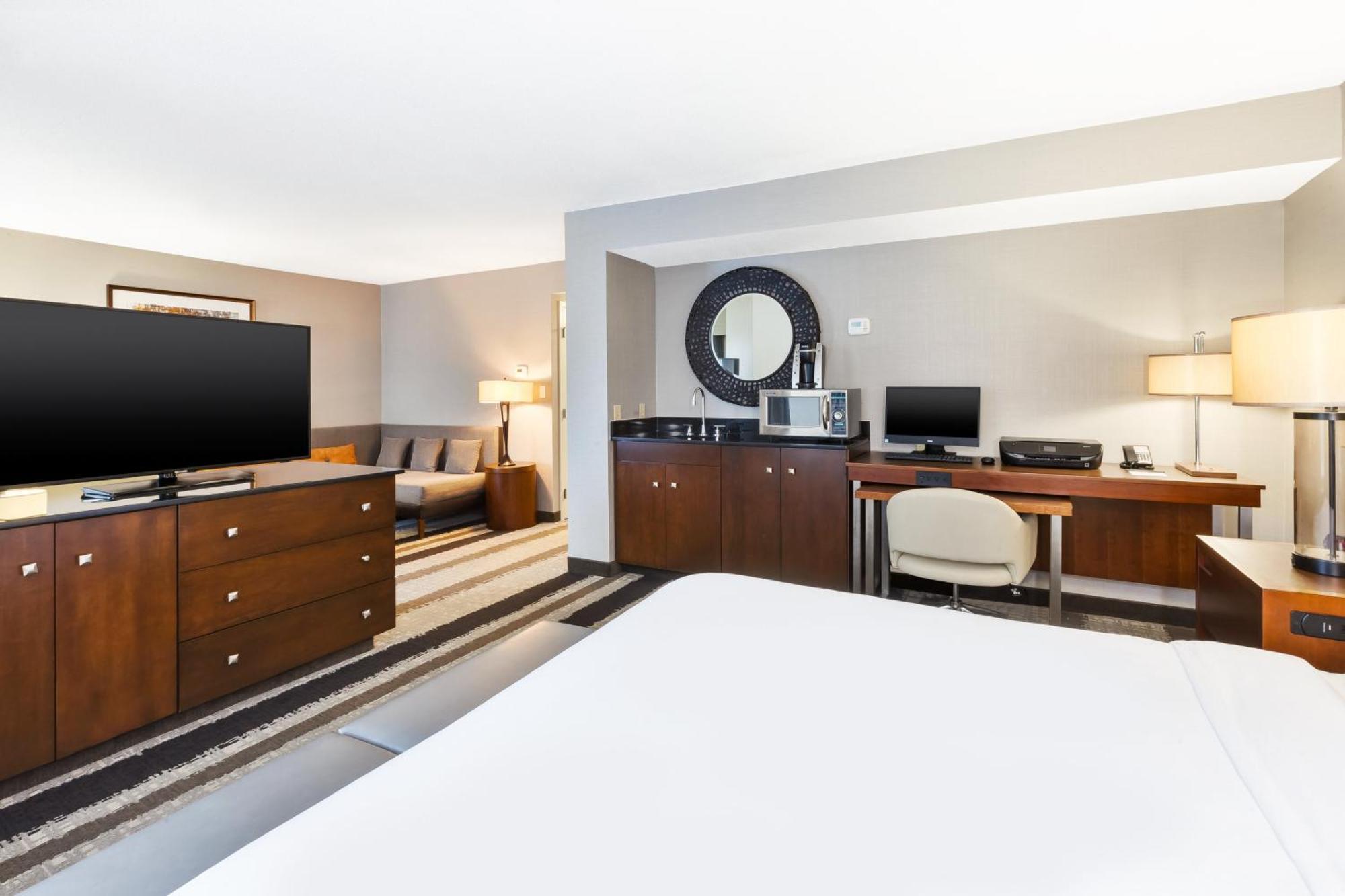 Crowne Plaza Dulles Airport By Ihg Hotel Herndon Exterior photo
