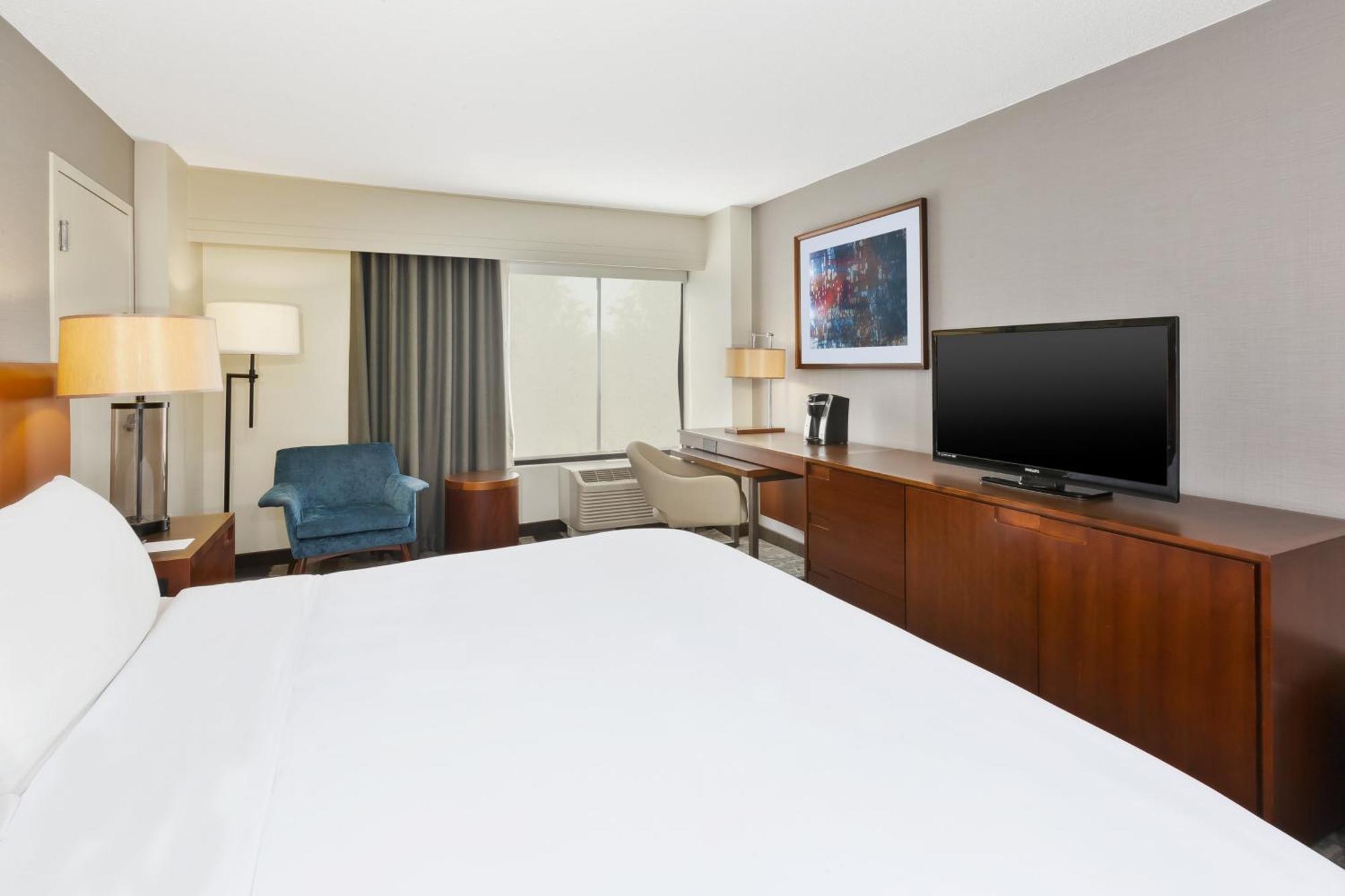 Crowne Plaza Dulles Airport By Ihg Hotel Herndon Exterior photo
