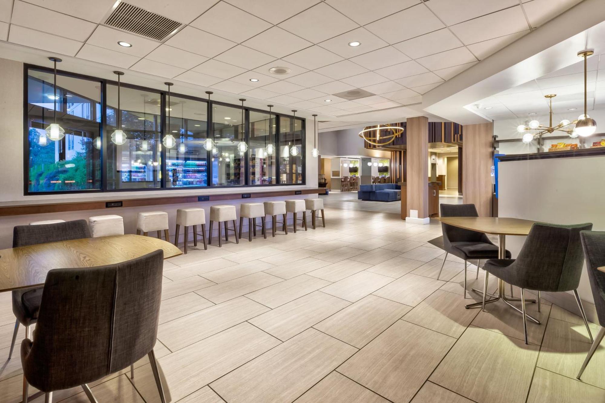 Crowne Plaza Dulles Airport By Ihg Hotel Herndon Exterior photo