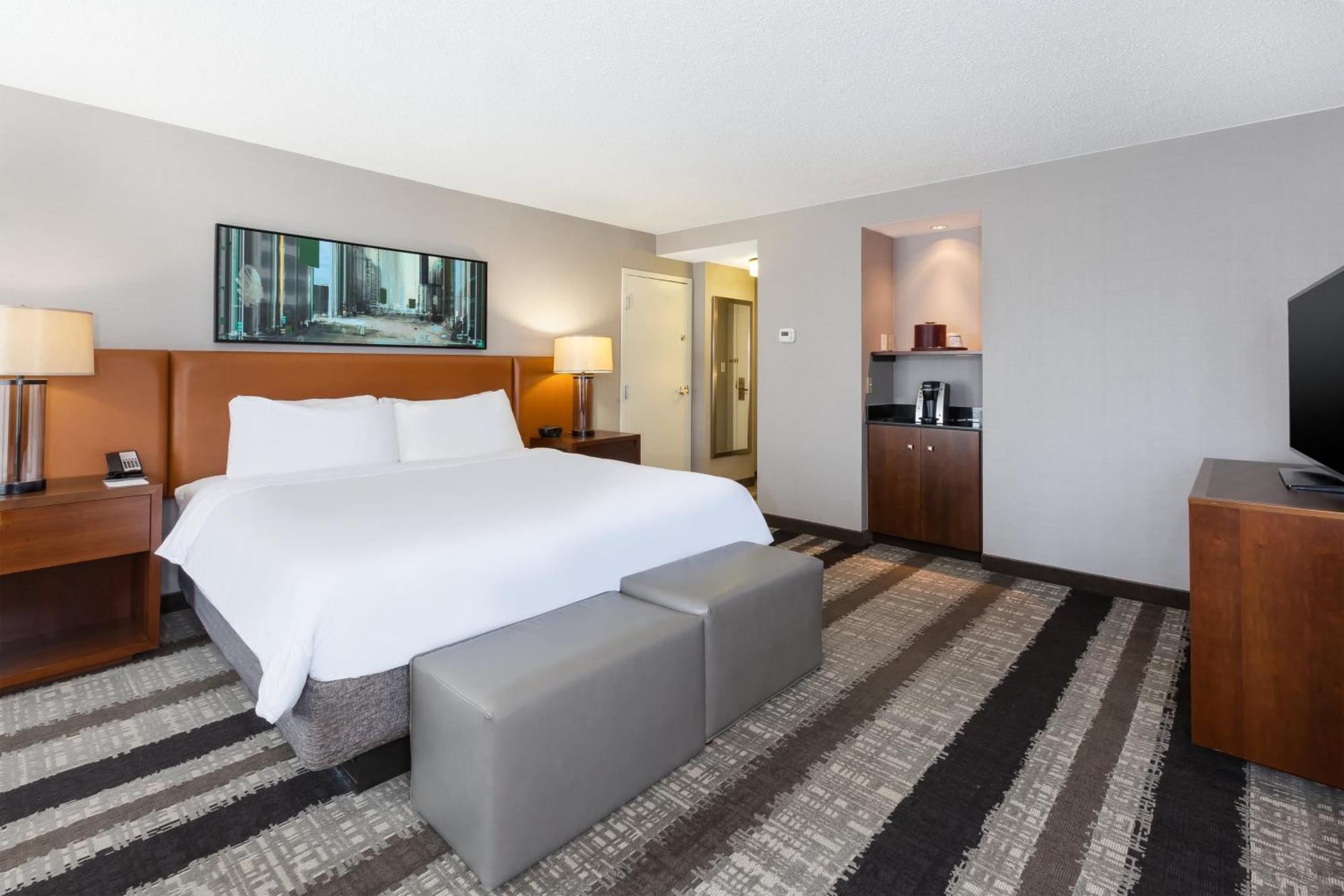 Crowne Plaza Dulles Airport By Ihg Hotel Herndon Exterior photo