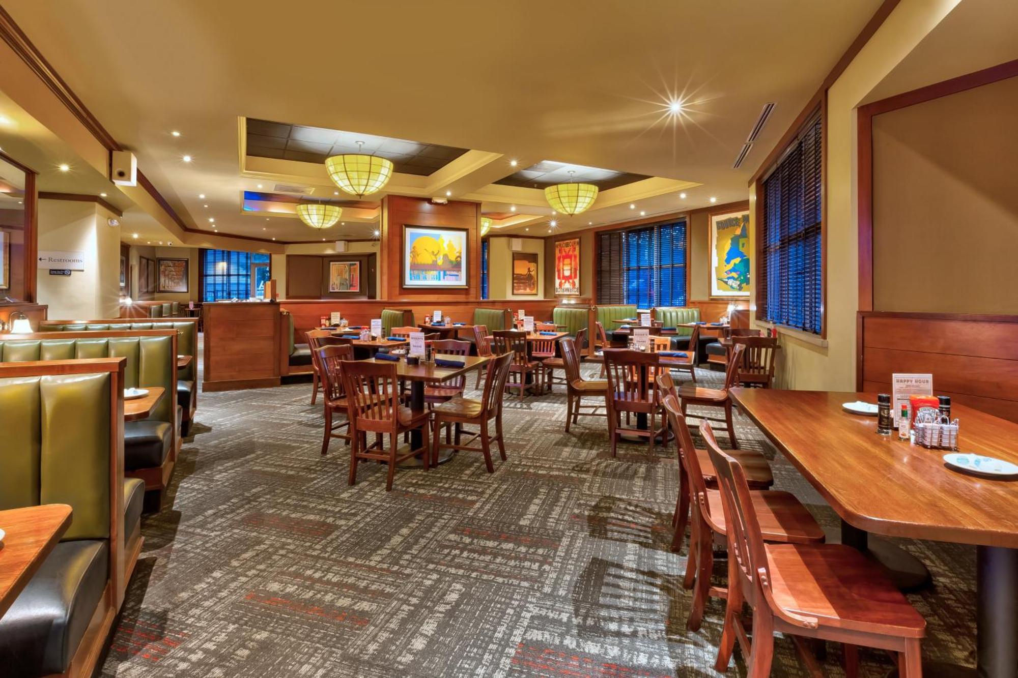Crowne Plaza Dulles Airport By Ihg Hotel Herndon Exterior photo
