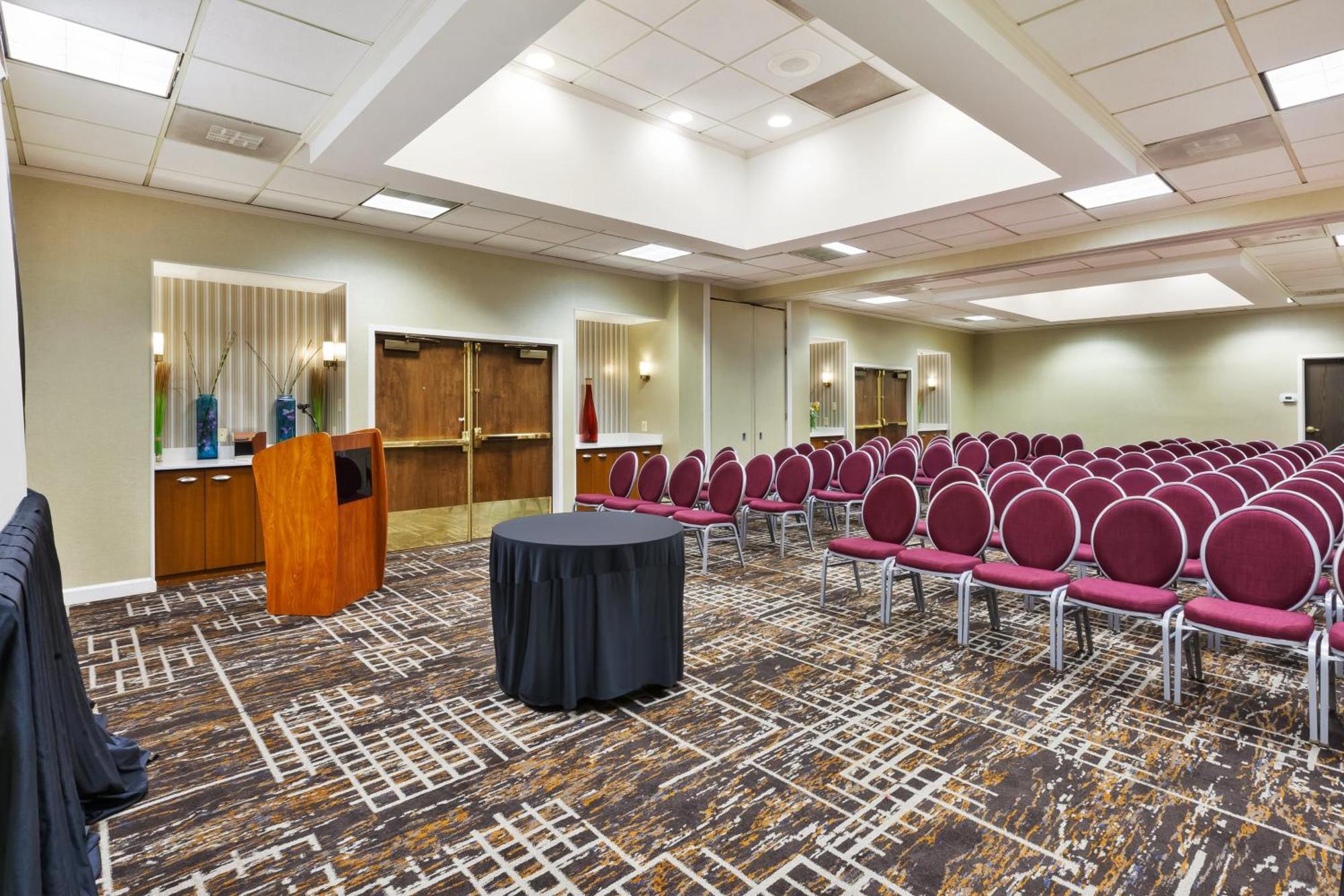 Crowne Plaza Dulles Airport By Ihg Hotel Herndon Exterior photo