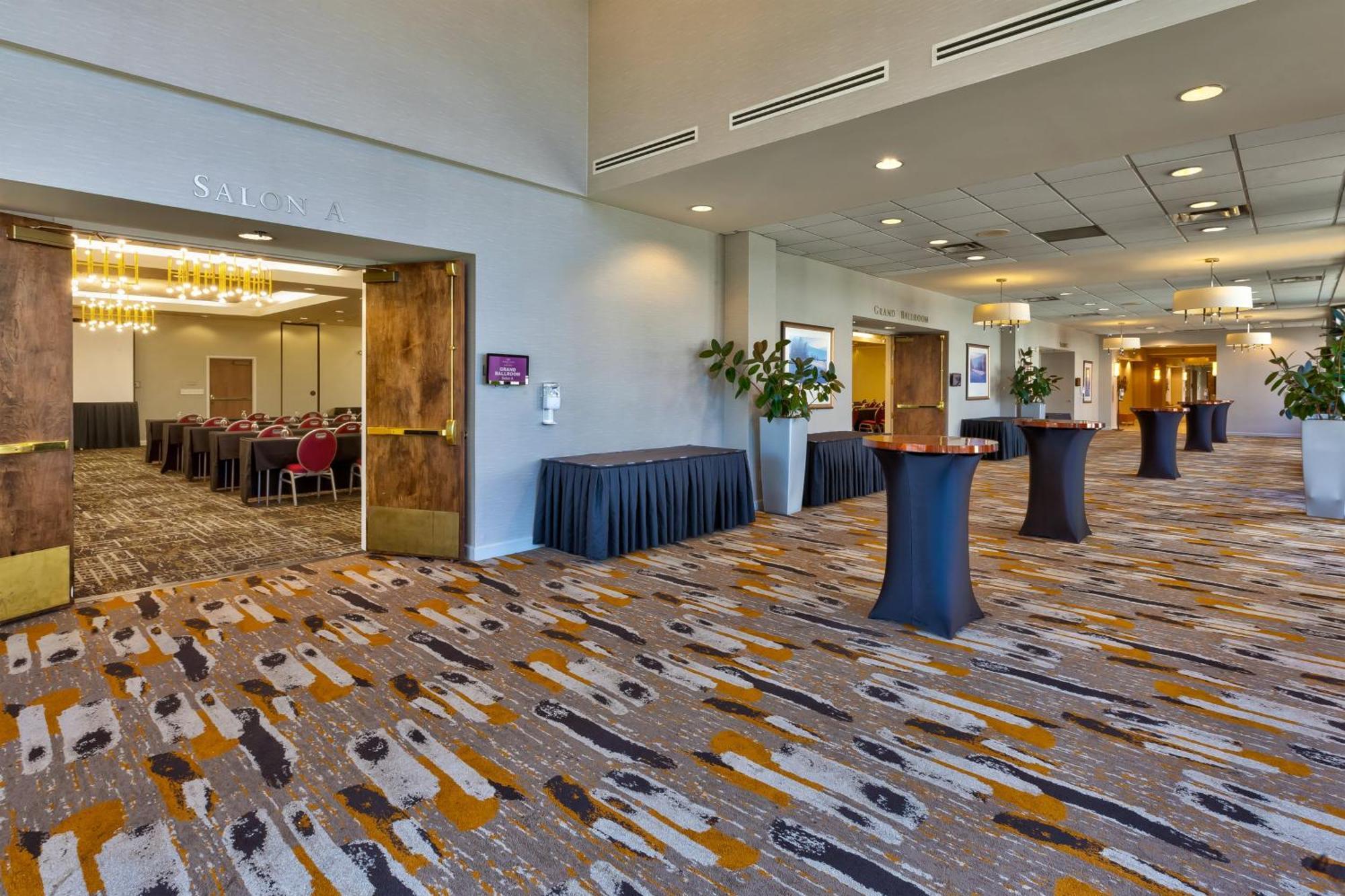 Crowne Plaza Dulles Airport By Ihg Hotel Herndon Exterior photo